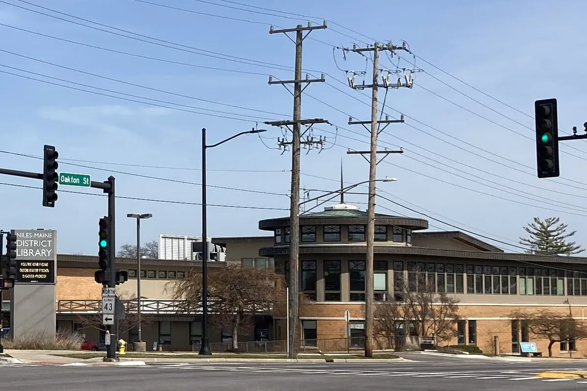 Niles-Maine District Library in Niles, Illinois
